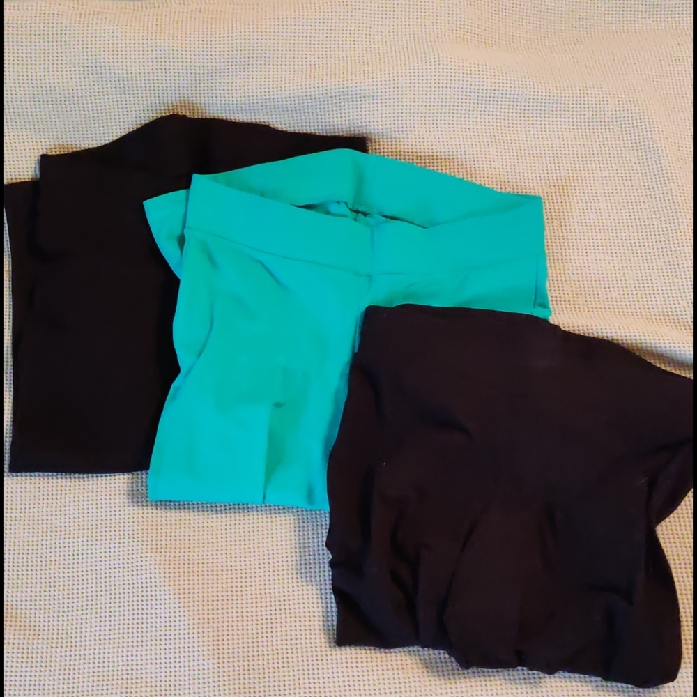 Set of 3 Torrid Capri Leggings sz 00